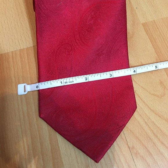Adolfo 100% Silk Red On Red Paisley Mens Tie EUC - Picture 3 of 7